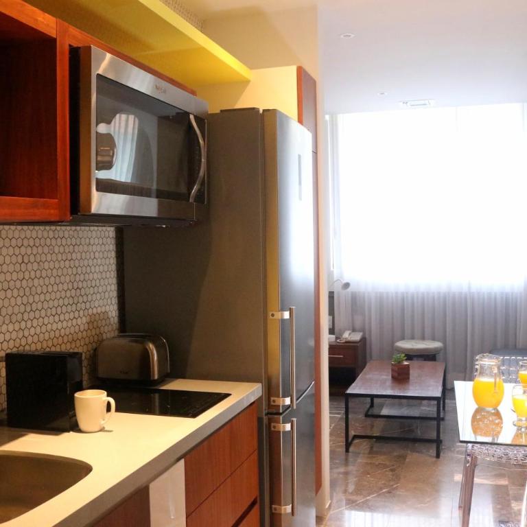 Singular Joy Vacation Rentals - Deluxe Queen Studio - 11