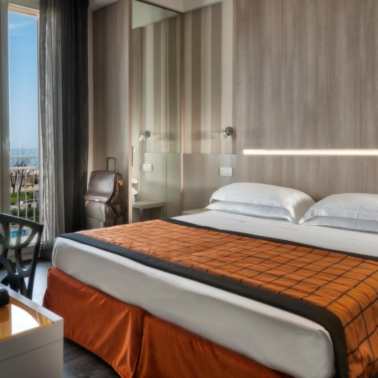 Hotel Roma - Camera Matrimoniale Comfort con Vista Mare - 2