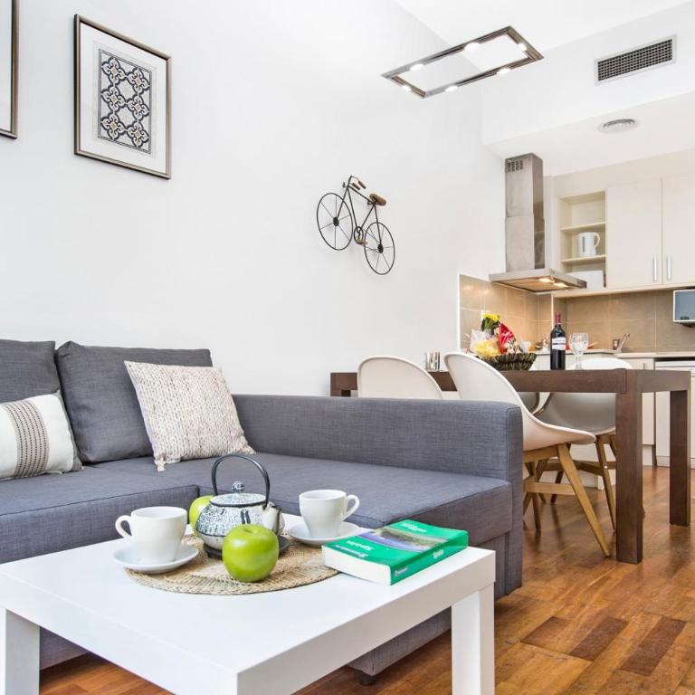 Stay U-nique Apartments Balmes - Two-Bedroom Apartment - 2