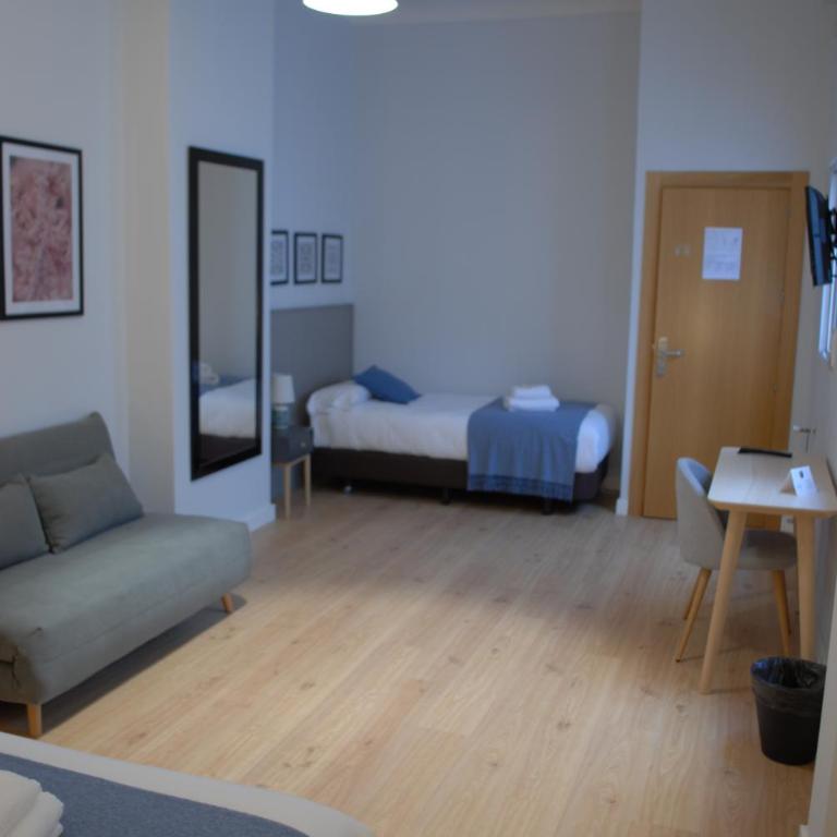 La Perla Granada Suites - Superior Triple Room - 2