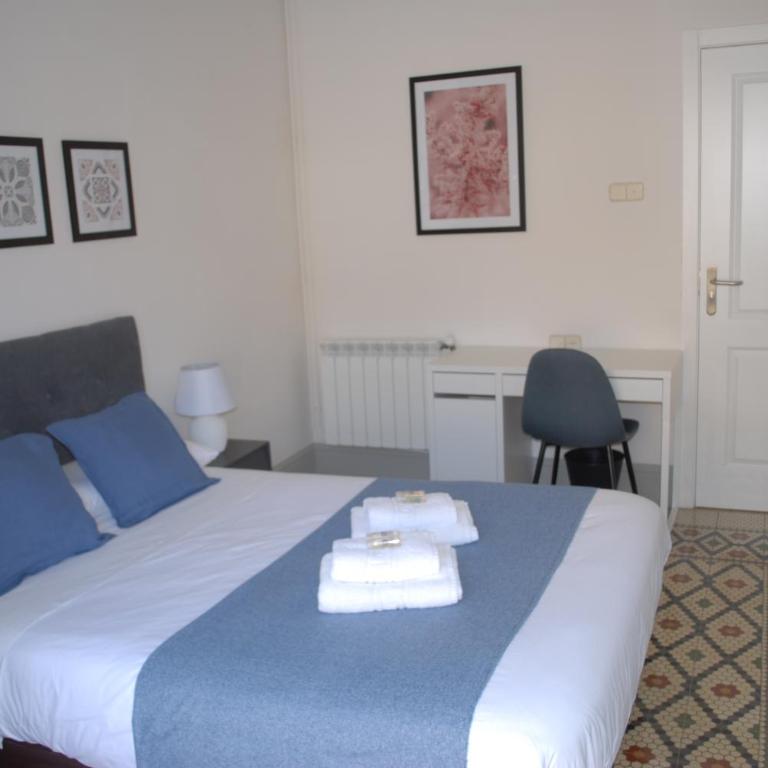 La Perla Granada Suites - Double Room with Private External Bathroom - 1