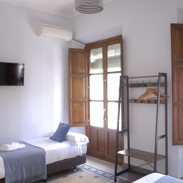 La Perla Granada Suites - Superior Triple Room - 11