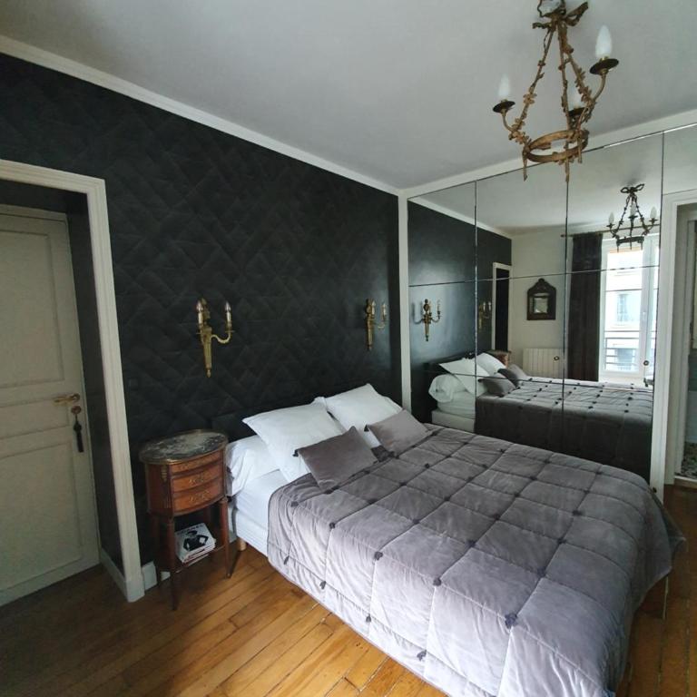 Chez Pépé Merle - Chambres d'hôtes dans le quartier du Père Lachaise - Chambre Double avec Salle de Bains Privative - 1