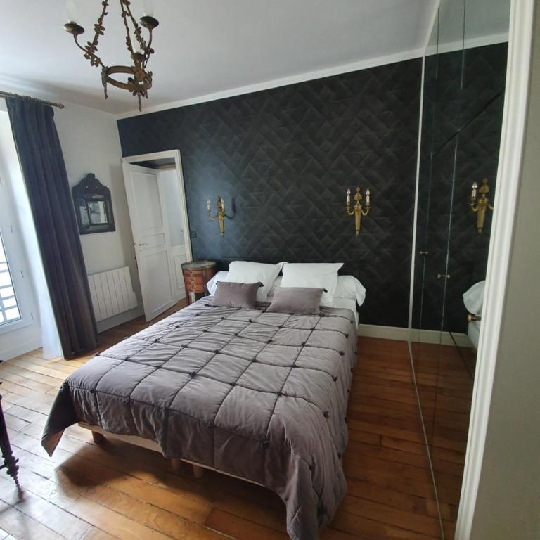 Chez Pépé Merle - Chambres d'hôtes dans le quartier du Père Lachaise - Chambre Double avec Salle de Bains Privative - 3