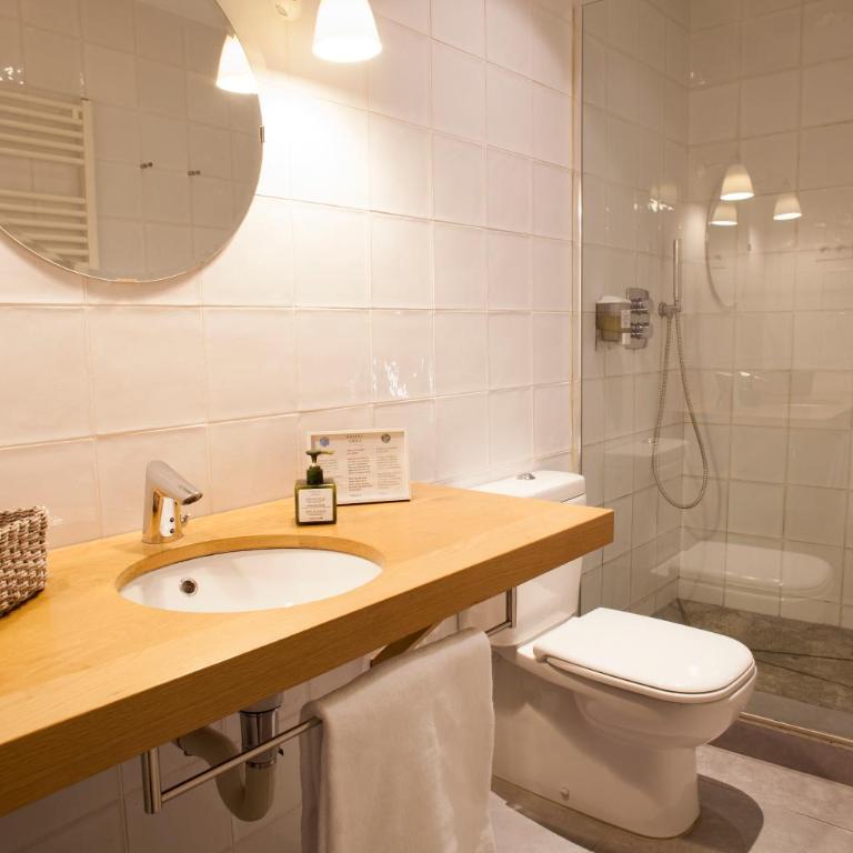 Eco Boutique Hostal Grau - Deluxe Double or Twin Room - 8