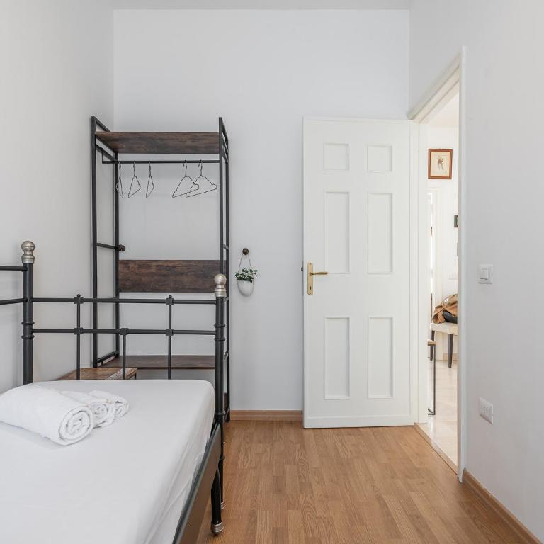 Apartment on Shopping street - Two-Bedroom Apartment - 14