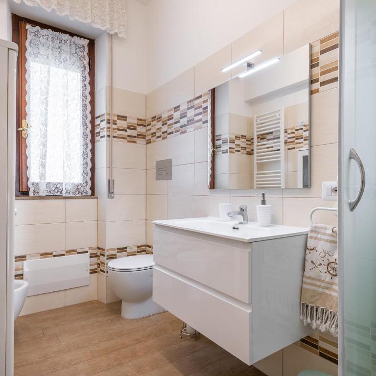 Apartment on Shopping street - Two-Bedroom Apartment - 6