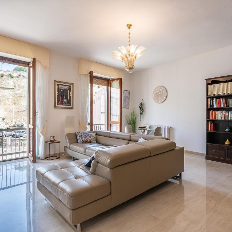Apartment on Shopping street - Two-Bedroom Apartment - 34