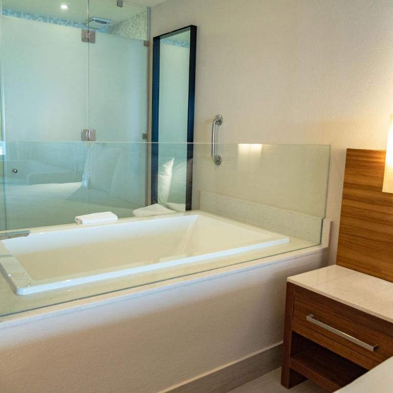 Emporio Cancun - Buy All Inclusive Option - Habitación con cama extragrande y acceso directo a la piscina - Frente al mar - Solo adultos - 11