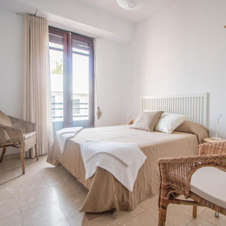 Rotaret - Double Room with Balcony and Shared Bathroom - 1
