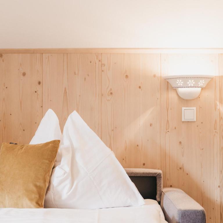 Naturel Hoteldorf Schönleitn - Suite mit 1 Schlafzimmer und Balkon - 8