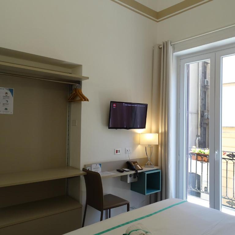 Le Quattro Stagioni - Rooms & Suites - Deluxe Double Room with Balcony - 3