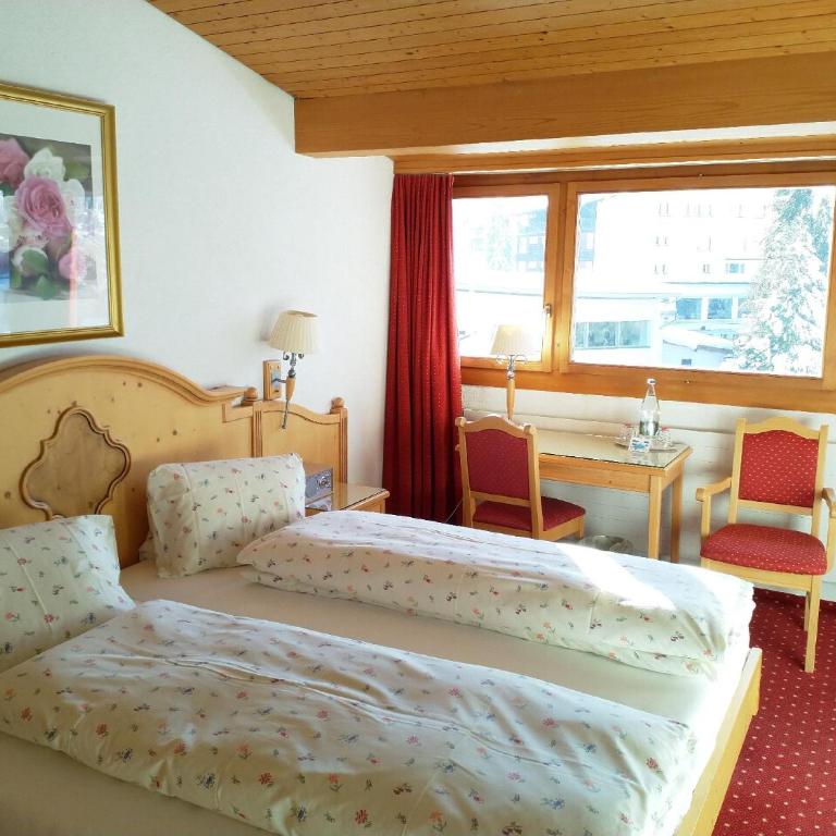 Hotel Cresta - Doppel- oder Zweibettzimmer - 2