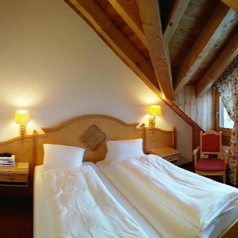 Hotel Cresta - Doppel- oder Zweibettzimmer - 1