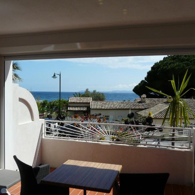 Hôtel Beau Soleil - Suite - Vue sur Mer - 1