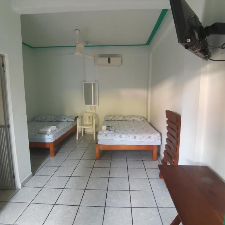 Hotel Gamito - Habitación Doble con baño privado - 2 camas - 1