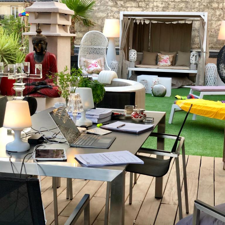 BEAUTIFUL PLACE WITH BREATHTAKING PRIVATE ROOFTOP TERRACE 210m2 IN CITY OF LOVE PARIS - Appartement 2 Chambres - 27