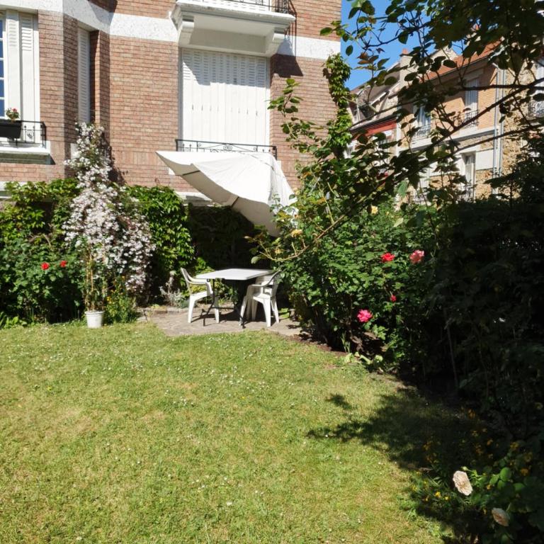 La Romantique - Chambre Triple - Vue sur Jardin - 9