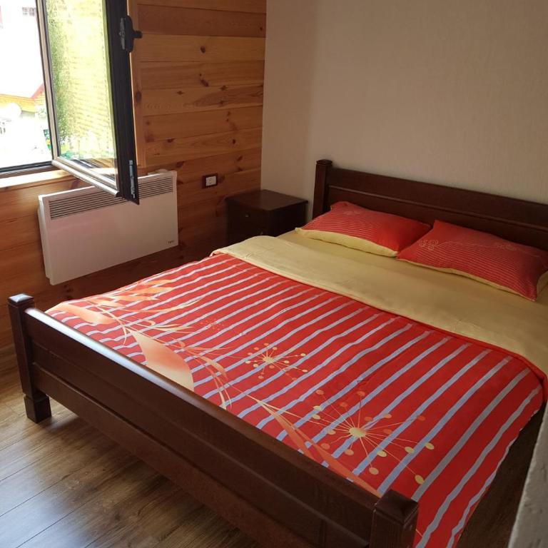 Hostel Highlander - Double Room with Shared Bathroom - 1