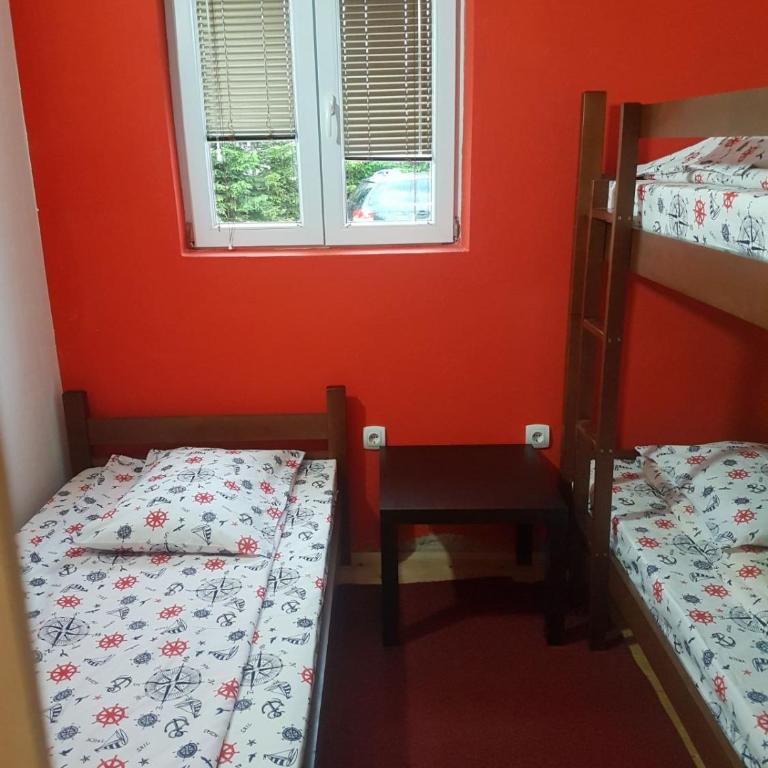 Hostel Highlander - Triple Room with Shared Bathroom - 1