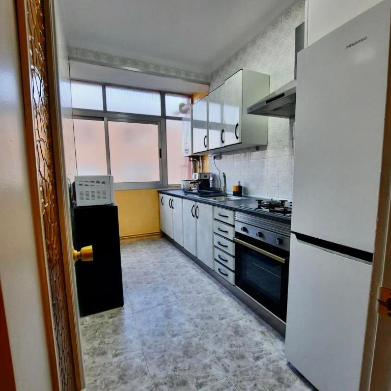 Piso en la playa - Three-Bedroom Apartment - 12