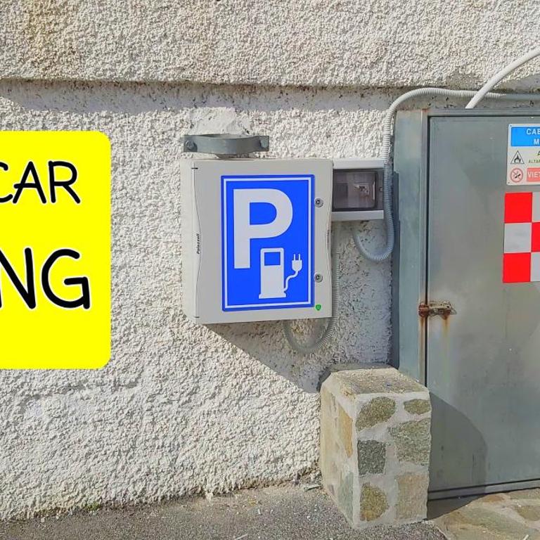 Bed & Breakfast 4U PARCHEGGIO INTERNO - Camera Familiare - 1