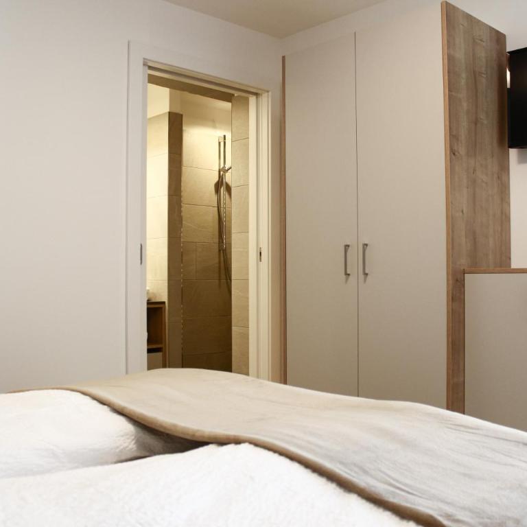 Apartments Rainer - Two-Bedroom Apartment - 32