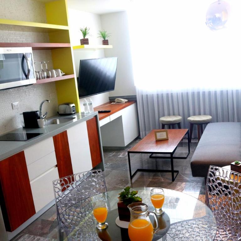 Singular Joy Vacation Rentals - One-Bedroom Suite - 10