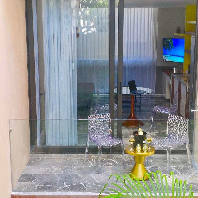 Singular Joy Vacation Rentals - One-Bedroom Suite - 10