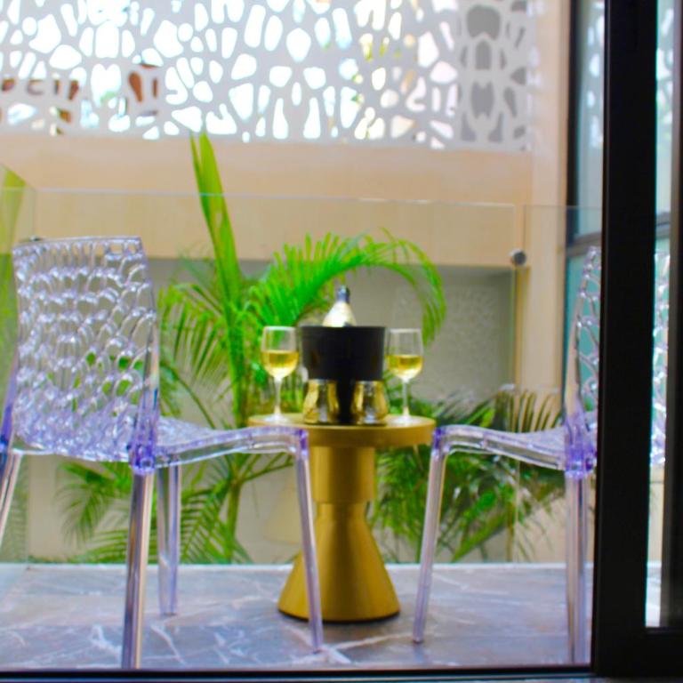 Singular Joy Vacation Rentals - One-Bedroom Suite - 9