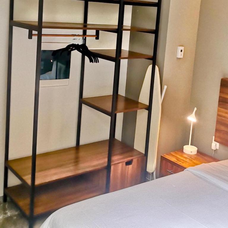 Singular Joy Vacation Rentals - One-Bedroom Suite - 7