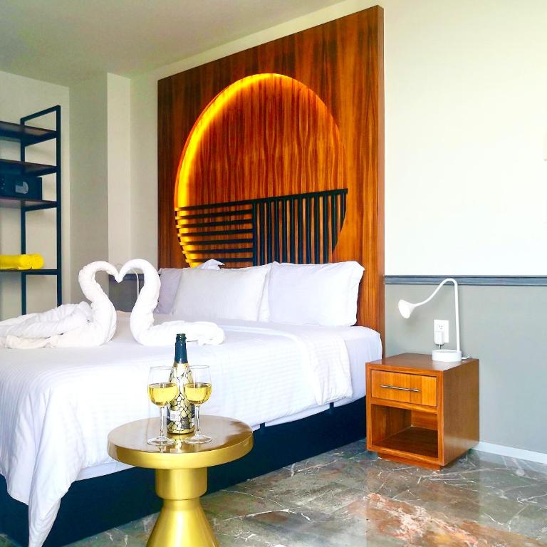 Singular Joy Vacation Rentals - Two-Bedroom Suite - 9