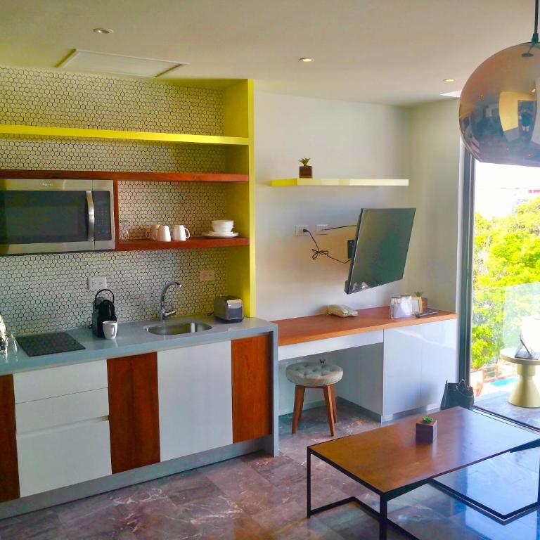 Singular Joy Vacation Rentals - Two-Bedroom Suite - 8