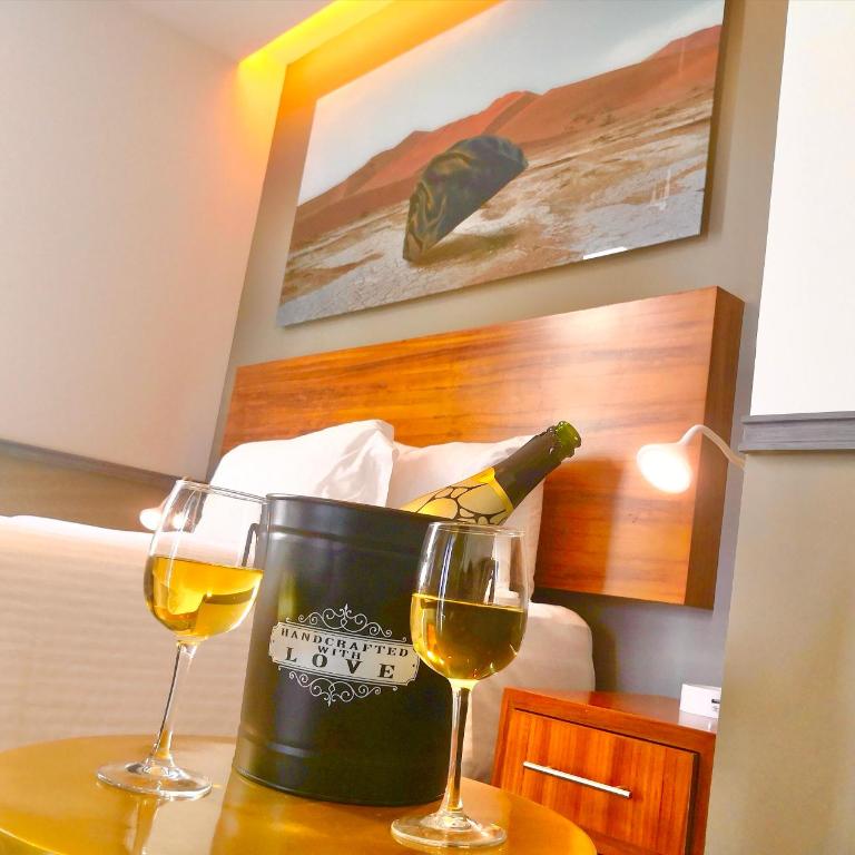 Singular Joy Vacation Rentals - Two-Bedroom Suite - 7