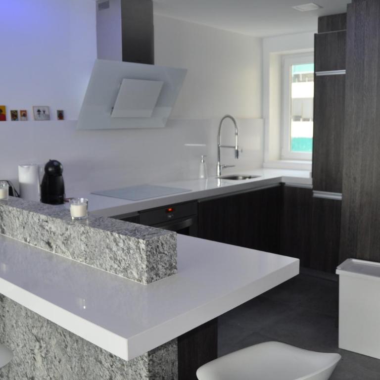 Magnifique appartement avec une incroyable vue sur mer - Two-Bedroom Apartment - 20