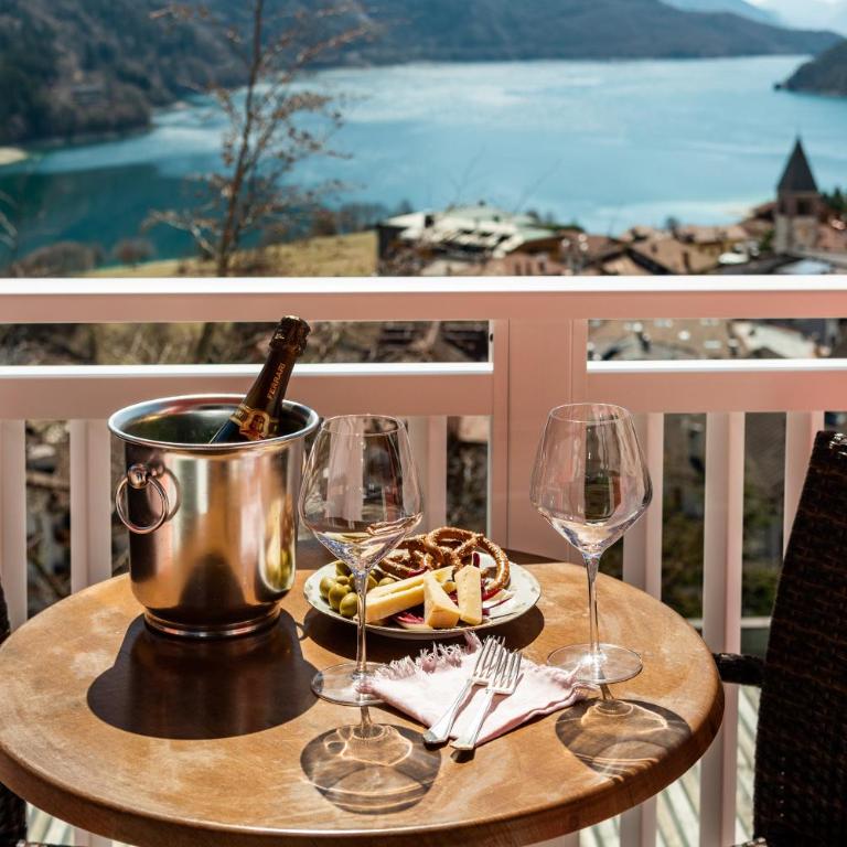 Hotel Londra Slow Living Molveno - Camera Matrimoniale con Balcone e Vista Lago - 1