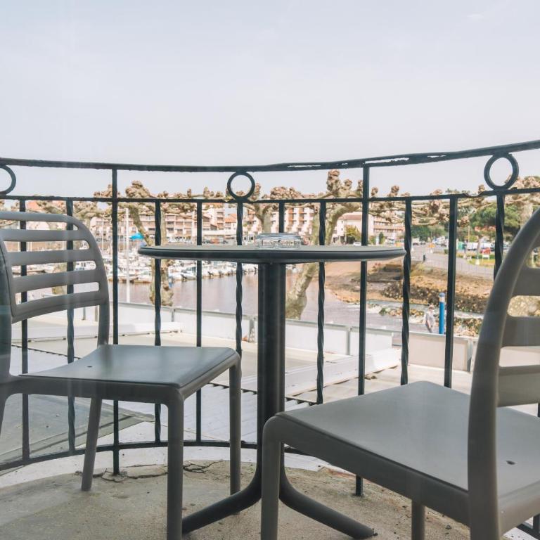 Cit'Hotel du Cap - Chambre Double Confort avec Balcon - Vue sur Port - 4