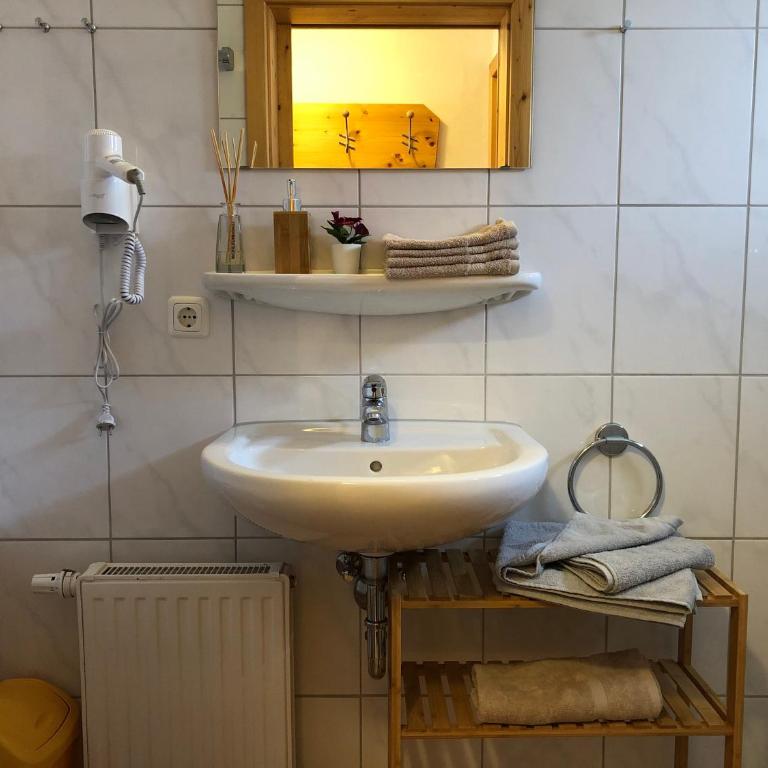 Ferienhaus Elisabeth - Familienzimmer mit eigenem Bad - 9