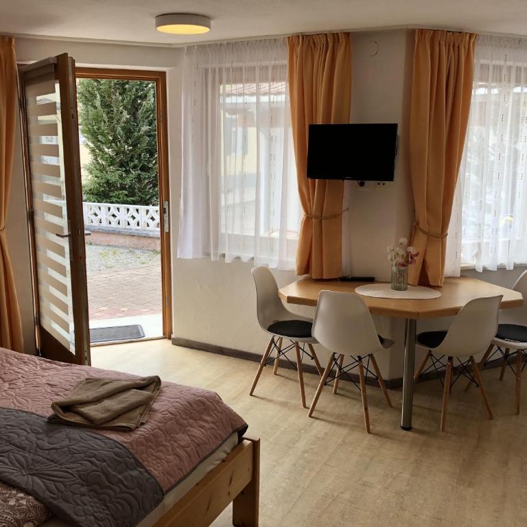 Ferienhaus Elisabeth - Familienzimmer mit eigenem Bad - 2