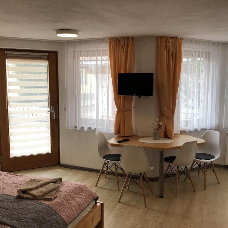 Ferienhaus Elisabeth - Familienzimmer mit eigenem Bad - 6