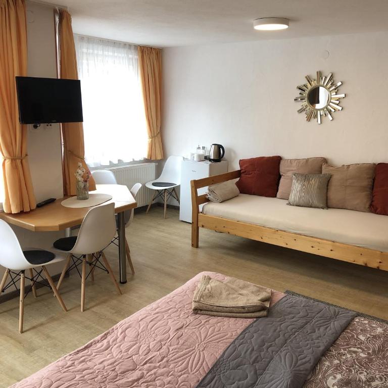 Ferienhaus Elisabeth - Familienzimmer mit eigenem Bad - 12