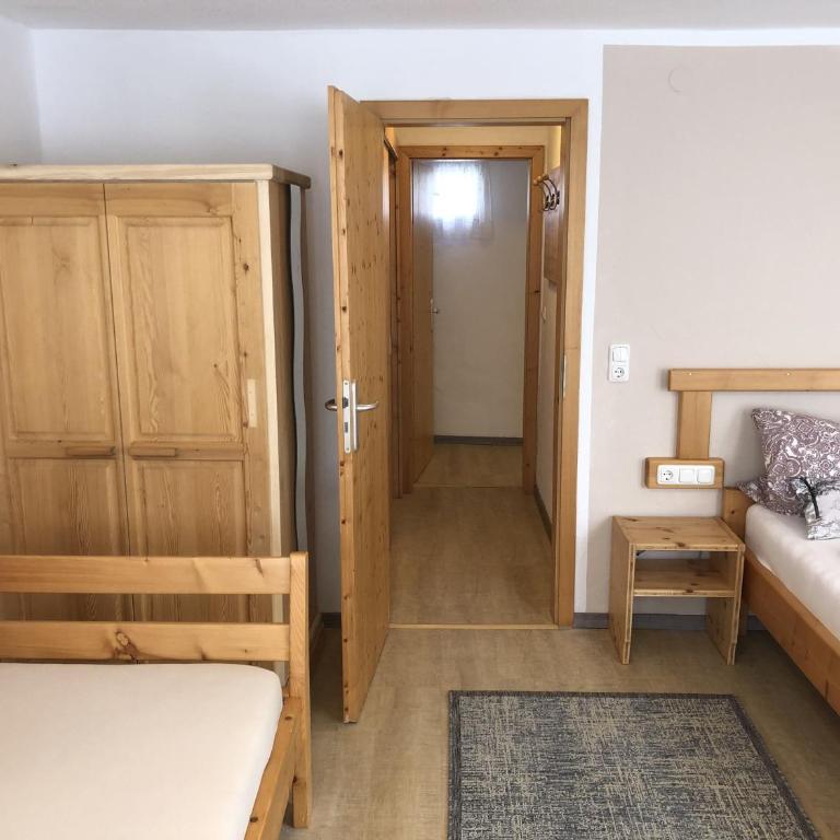 Ferienhaus Elisabeth - Familienzimmer mit eigenem Bad - 11