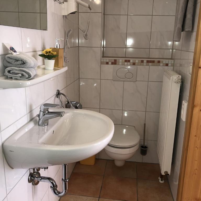 Ferienhaus Elisabeth - Familienzimmer mit Dusche - 5