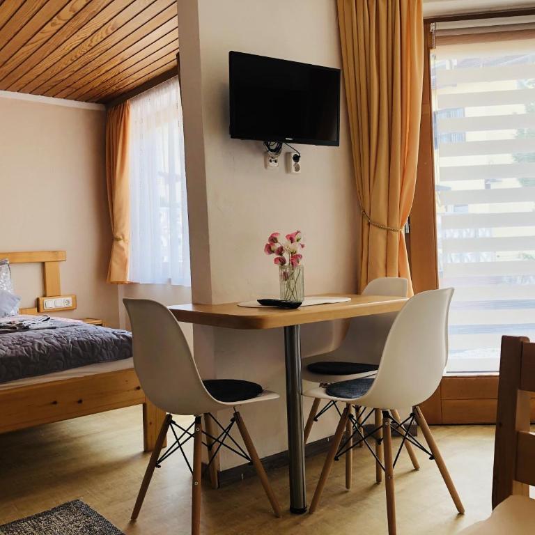 Ferienhaus Elisabeth - Familienzimmer mit Dusche - 9