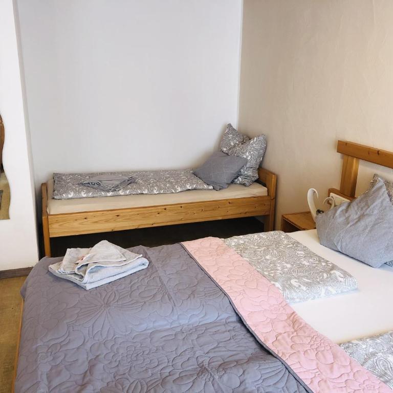 Ferienhaus Elisabeth - Familienzimmer mit Dusche - 8