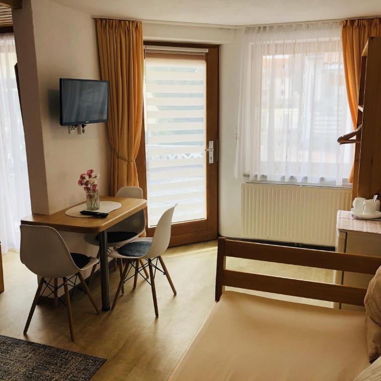 Ferienhaus Elisabeth - Familienzimmer mit Dusche - 7