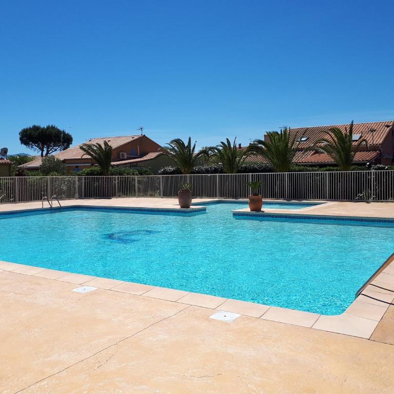 LES MARINES 2 - Villa en résidence avec piscine à 2 pas de la plage - Clim - parking - Two-Bedroom House - 2