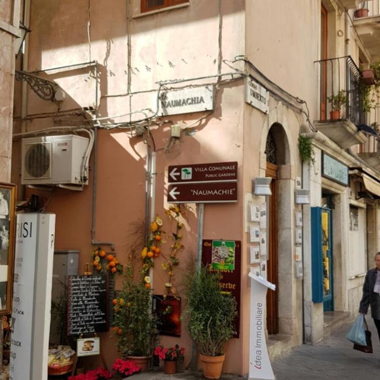 Casa Naumachie Relax in a safe and wonderful place - Three-Bedroom Apartment - 7