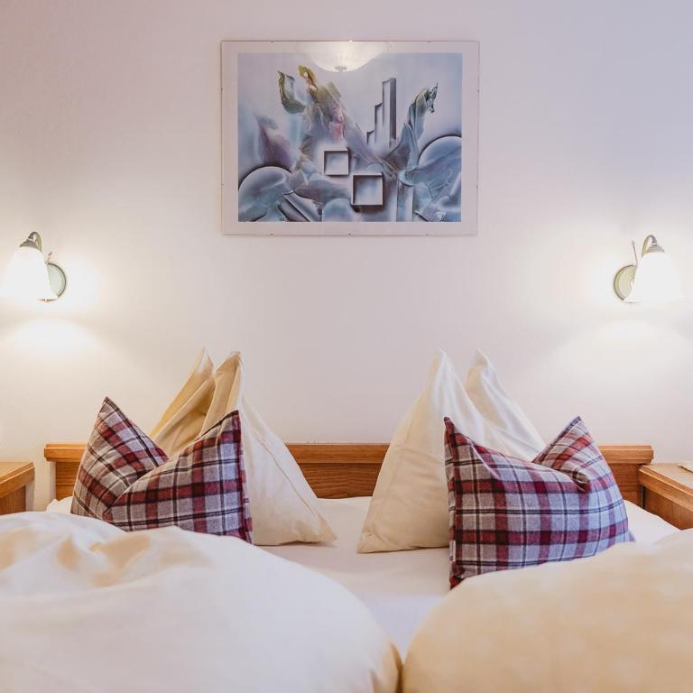 Pension Seighof - Geschichte zum Anfassen seit 1366 - regionales Frühstück & Halbpension - Skishuttle - Ski In - Bergpanorama - Apartment mit 1 Schlafzimmer und Balkon - 5