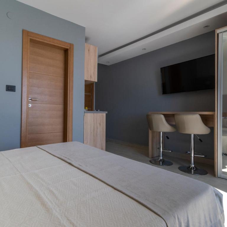 SYMPHONY - One-Bedroom Apartment - 3